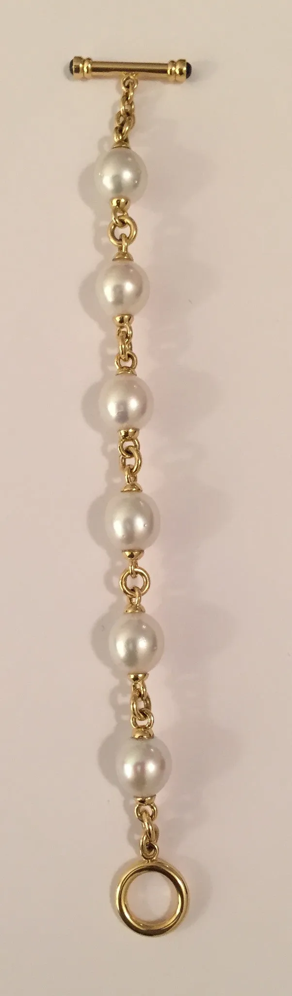 18kt Yellow Gold and Pearl Bracelet with Sapphire Toggle