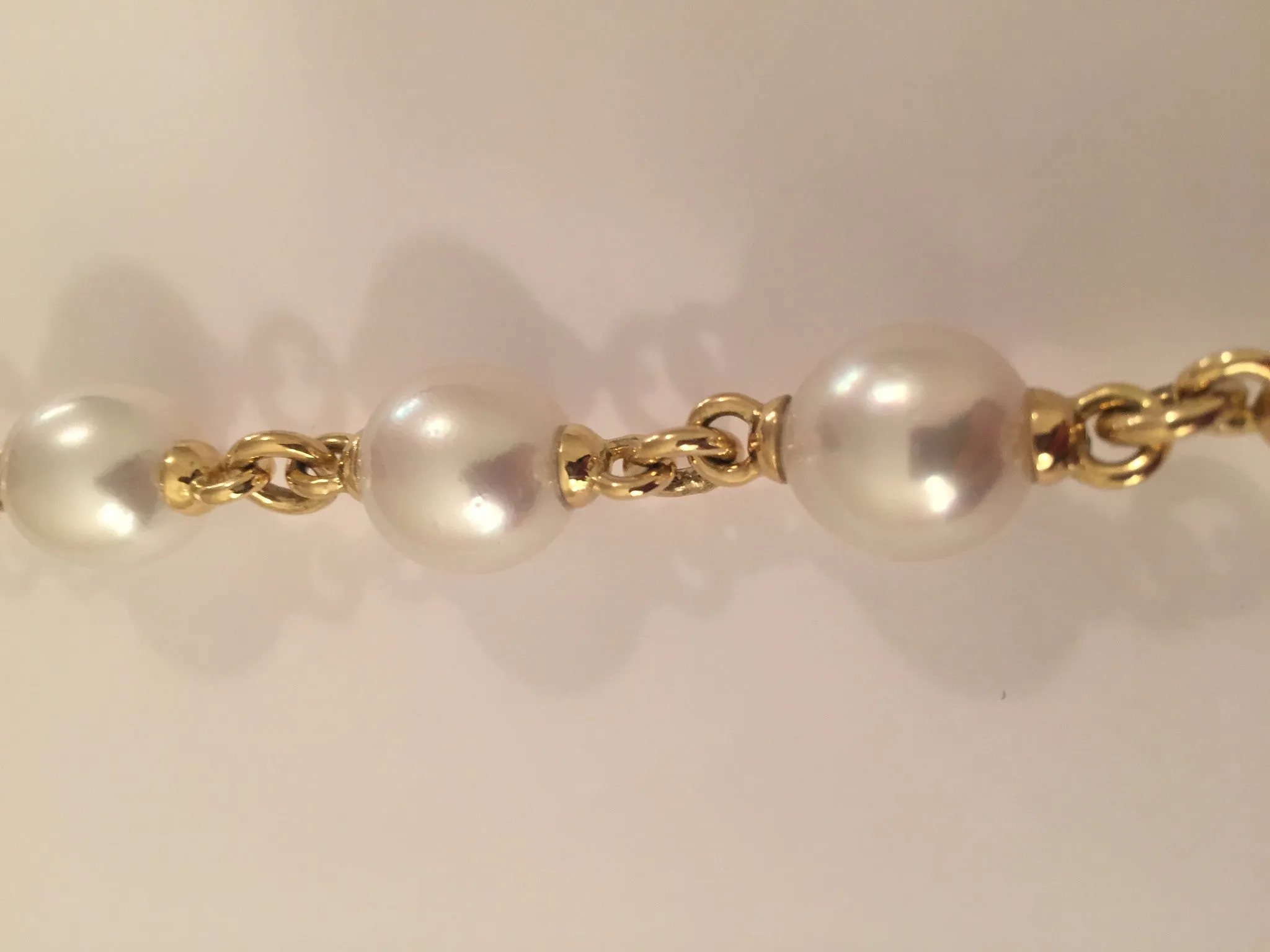 18kt Yellow Gold and Pearl Bracelet with Sapphire Toggle